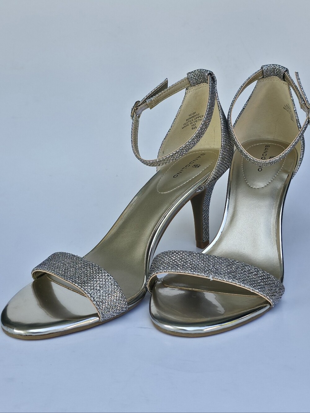 Bandolino Madia Women's 10.5M Gold Metallic Glitter Heeled Sandals Ankle Strap